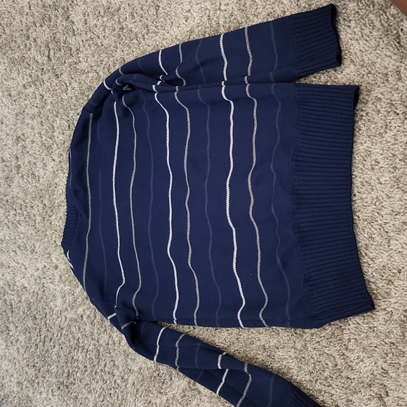 Size 6 sweater - Picture 2 of 2